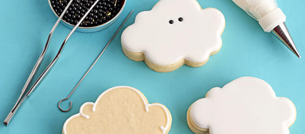 How to make cloud cookies: by Lisa the Bearfoot Baker.